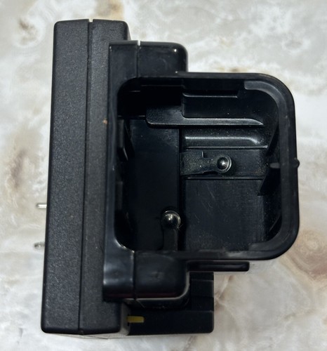Cargador de batería de pared para barredora giratoria inalámbrica original modelo XR-DC080200 - Imagen 4 de 10