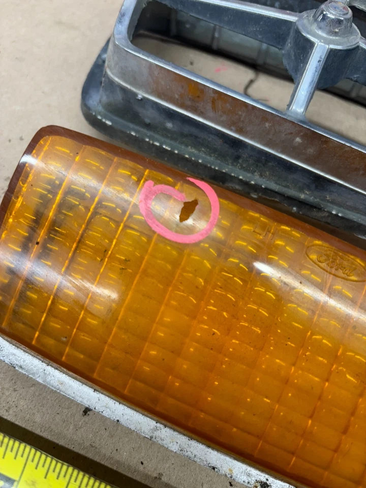 1971-1975 MERCURY COMET GT FRONT TURN SIGNAL LIGHTS ASSEMBLY LOT HOUSING TRIM 71 - Image 3 of 4