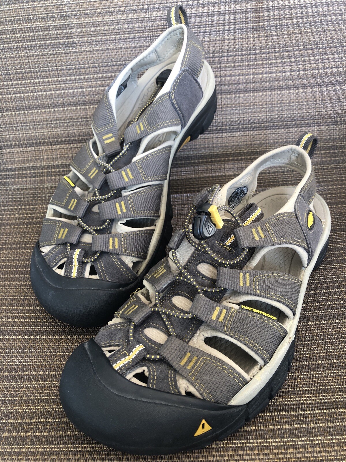 Keen Newport H2 Sport Sandals Men 10 Waterproof Closed Toe Raven