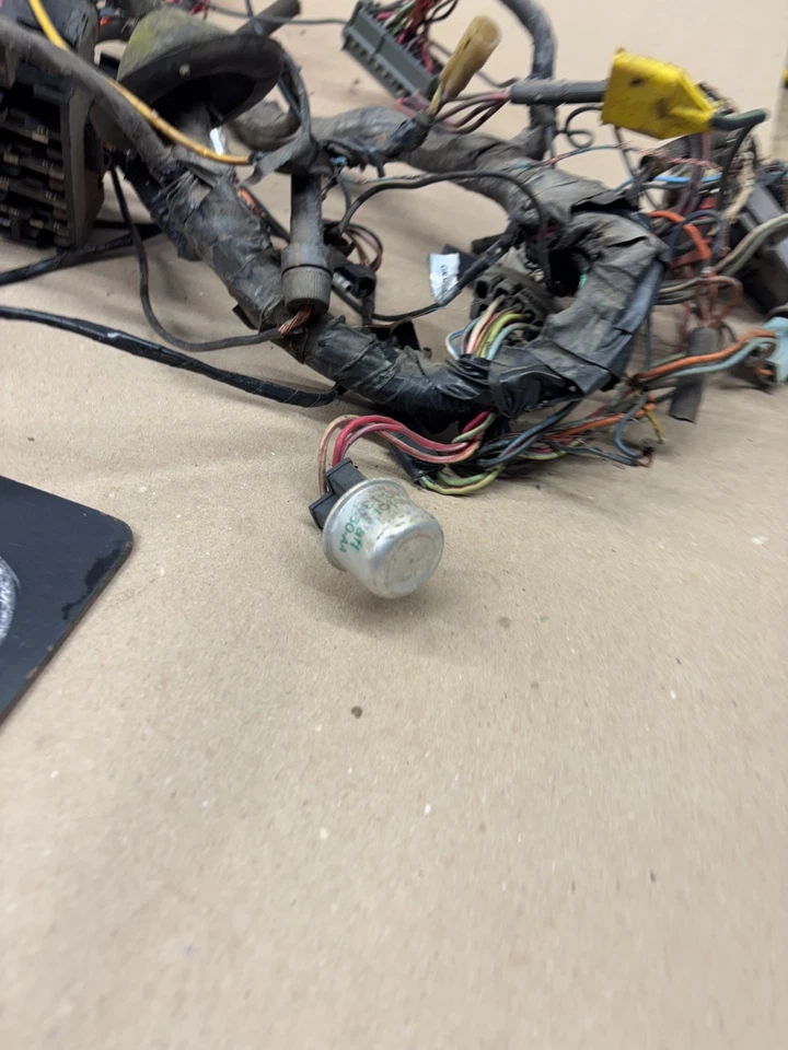 1973 1977 73 74 75 Ford F150 F250 Panel de fusibles Arnés de cableado Mamparo RUFF Foto 2 de 4