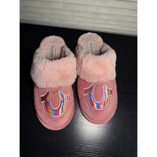 True Religion Pink Faux Fur Slippers Holographic Horseshoe Logo Women Size L 8-9