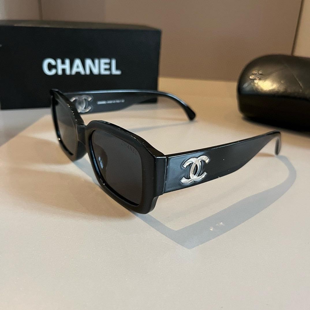 もみじ CHANEL sunglasses ブラック ゴールド ケース s-l400.jpg