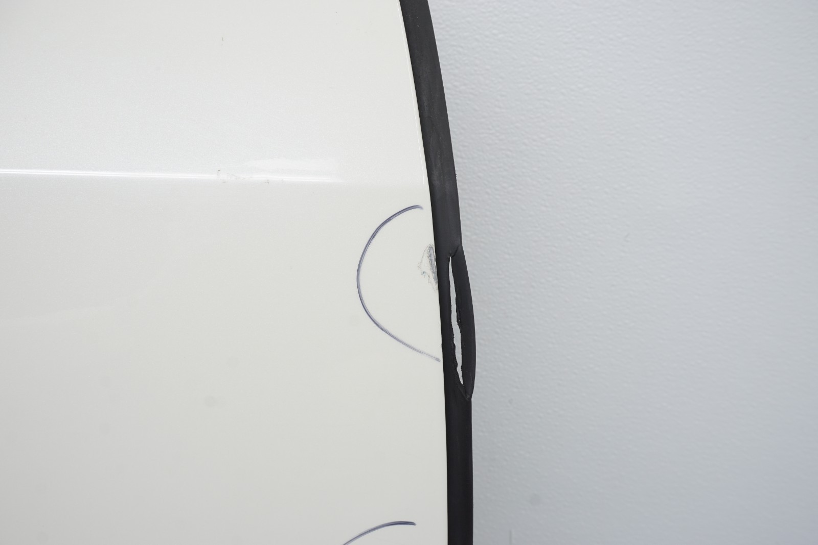 2014-2019 MASERATI GHIBLI OEM RIGHT FRONT DOOR WHITE (DEFECT)