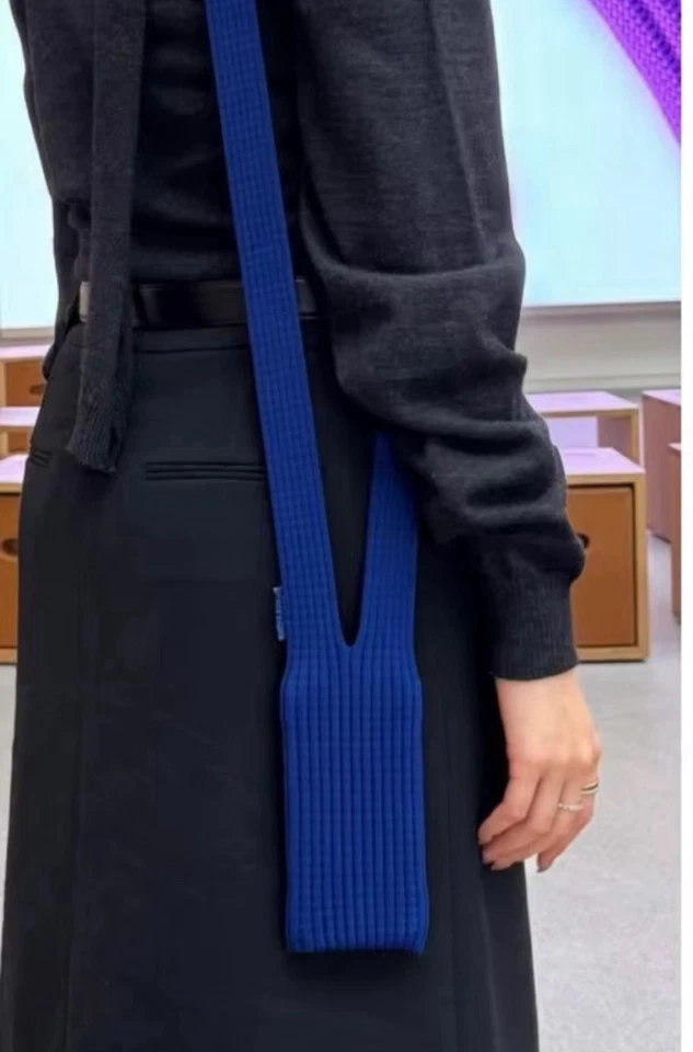 Édition Spéciale iPhone Pocket Premuim — Collaboration Apple 40cm - Image 2 of 4