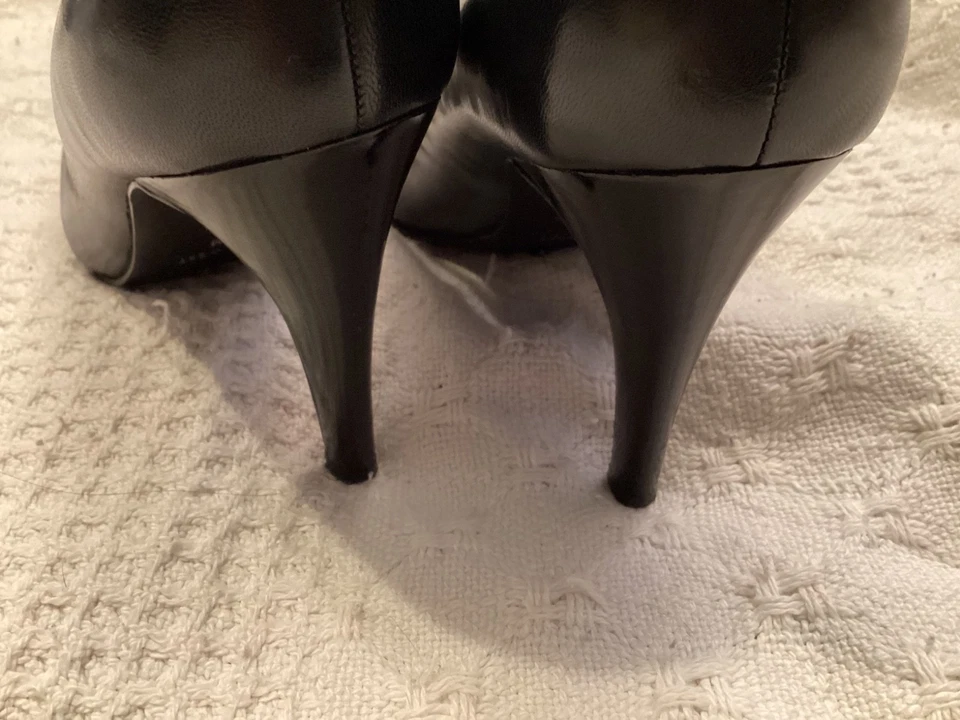 Zapatos de salón Nine West, punta almendra de cuero azul marino, tacones clásicos, talla 7,5 M Foto 3 de 4