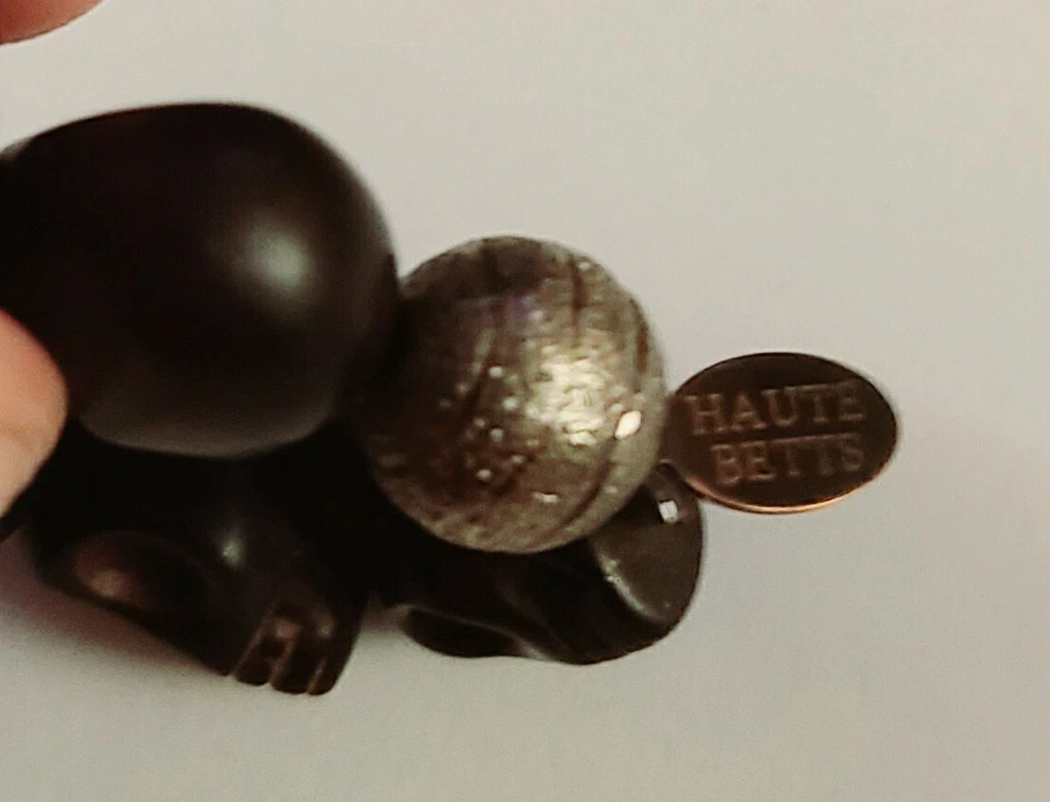 Pulsera elástica negra Haute Betts 'Misfit Skull' Foto 4 de 4