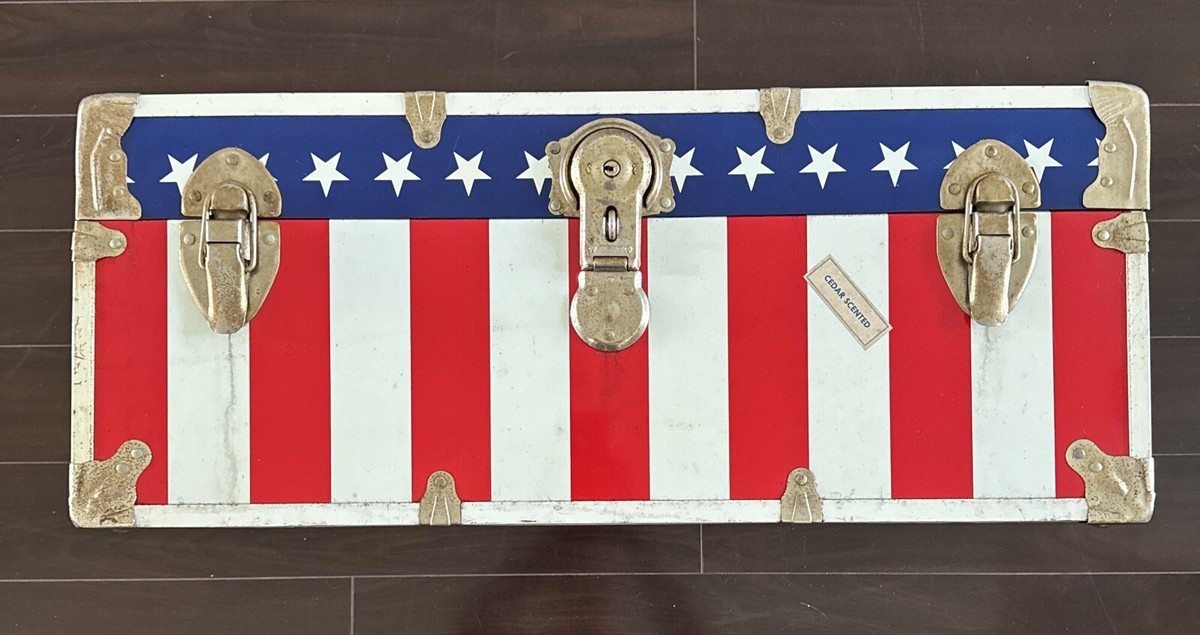 USA Team Trunk Locker 1983 Joshua Enterprises 30” L x 16” W x 12.5
