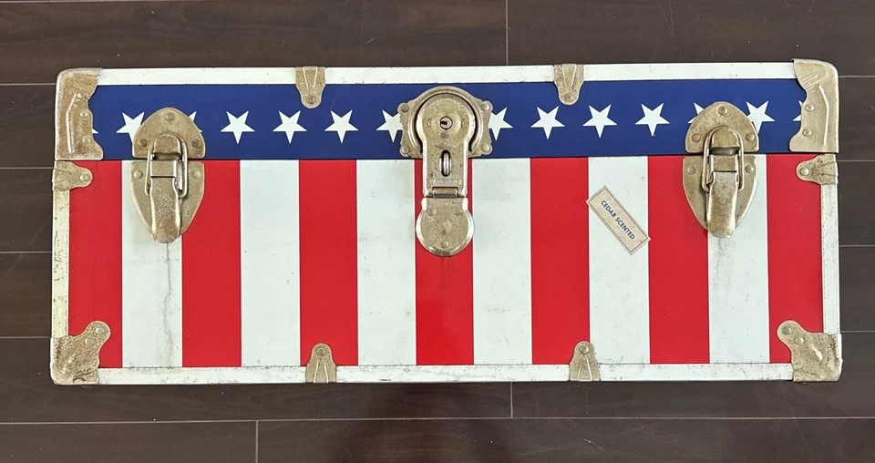 USA Team Trunk Locker 1983 Joshua Enterprises 30” L x 16” W x 12.5” H Vintage - Image 4 of 4