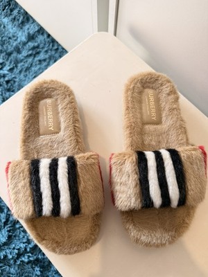Burberry Kinder Unisex Furley Check Slides Hausschuhe EU 35 Gebraucht Top Zustand