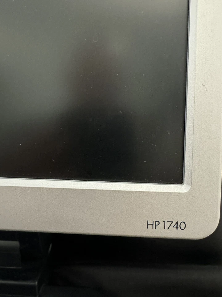 Vintage HP 1740 Monitor 17" Includes Stand And Power Cable Tested Good Condition - Image 3 of 4