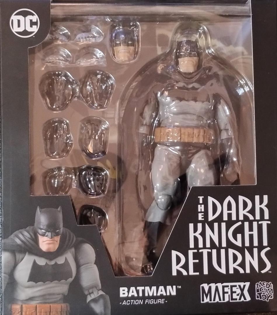 MAFEX マフェックス No.106 BATMAN (The Dark MAFEX No. 106 Batman: The Dark Knight Returns Batman Action