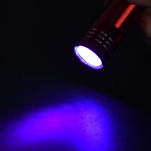 UV Mini 9 LED Aluminium Lampe de poche Noir Lampe AAA Batterie Pas Inclus Rouge - Imagen 5 de 5