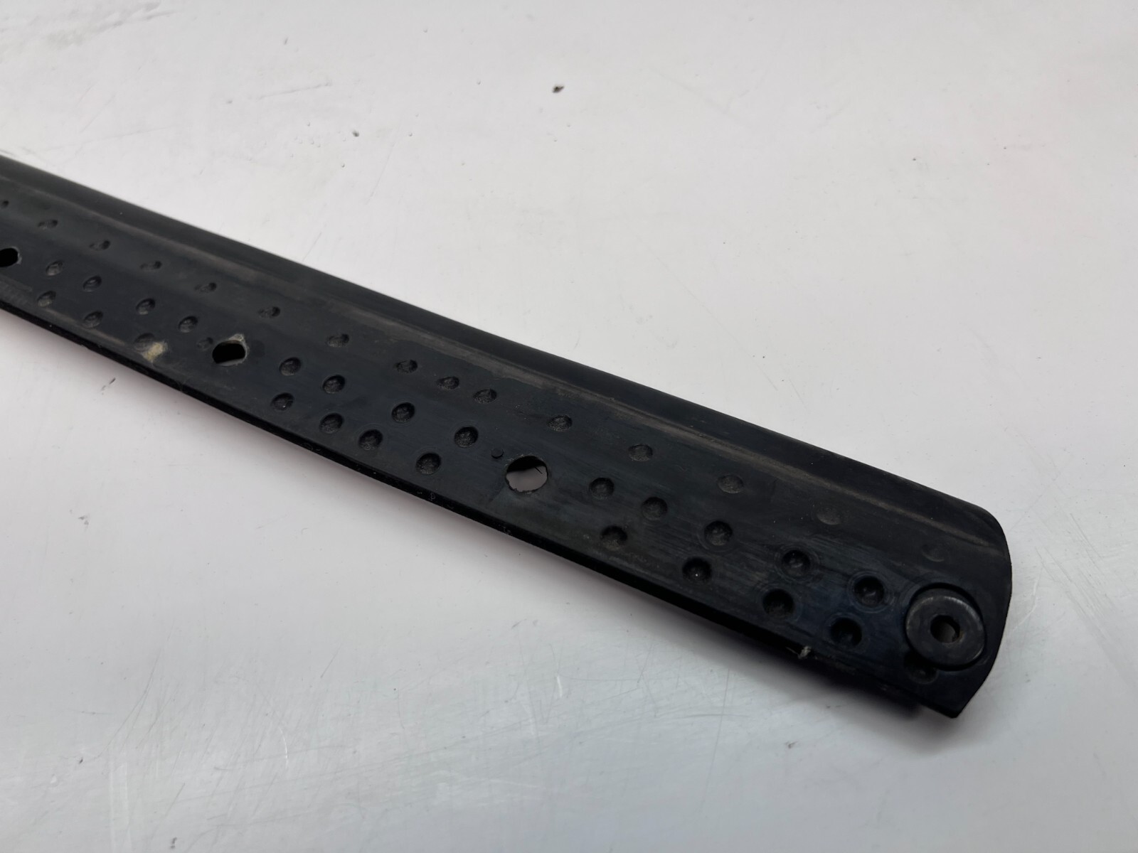 LAMBORGHINI HURACAN LP610 DRIVER LEFT WINDOW SEAL WEATHERSTRIP OEM 4T0837477
