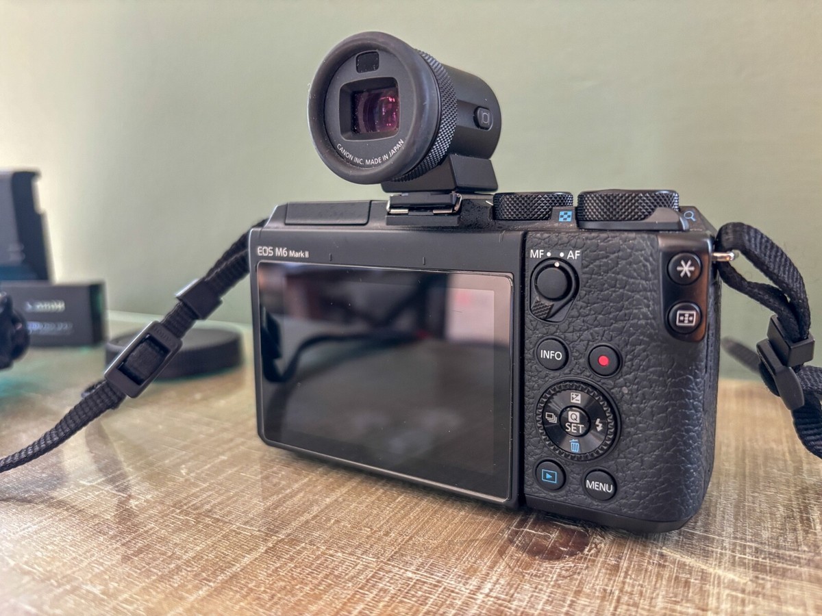 Canon EOS M6 Mark II Mirrorless Digital Camera with 15-45mm Canon EOS M6 Mark II Mirrorless Digital Camera with 15-45mm