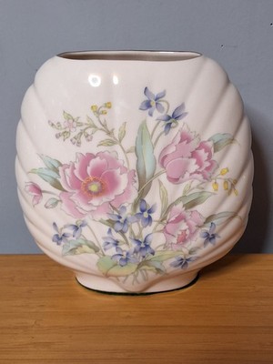 Vintage Floral Clamshell Shaped Vase. Made In Japan. 1 Chip On Inside(pictured)