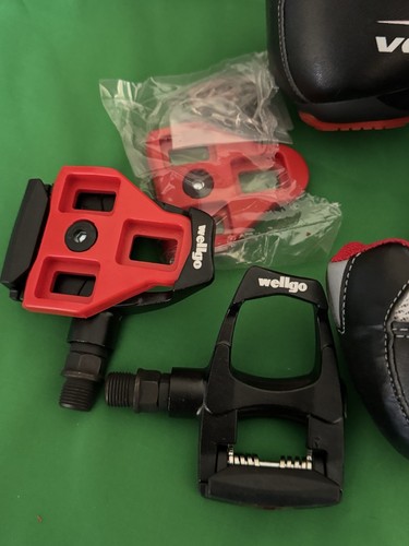 Benzo Road Bike Shoes And Pedals Men’s Size 10 (44.5) Black And Red - Picture 2 of 6