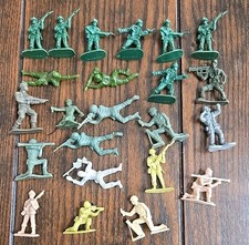 Lot Of 23 Multi Color Army Men. SKU5
