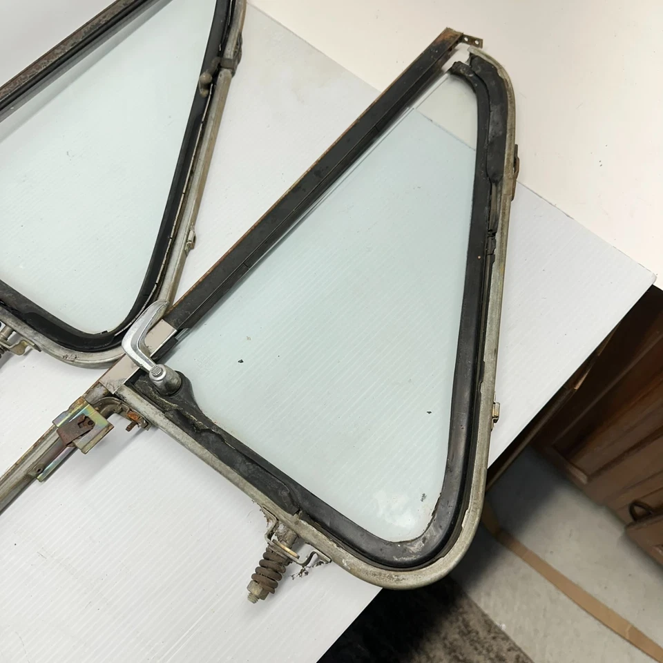 1961-1967 Ford Econoline Van Truck Wing Vent Windows 61 62 63 64 65 66 67 - Image 3 of 4