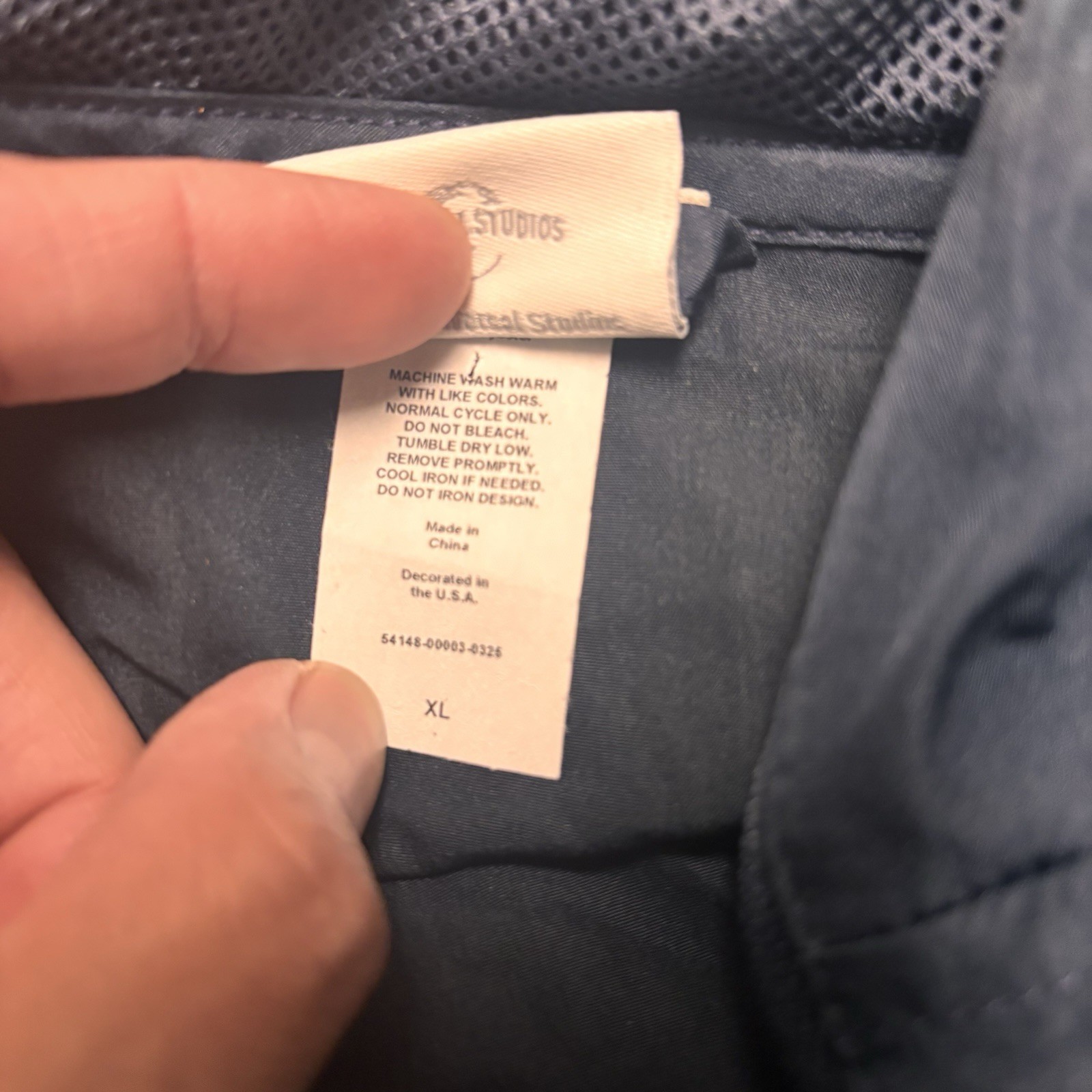 Universal Studios Hollywood Jaws Windbreaker Jack… - image 14