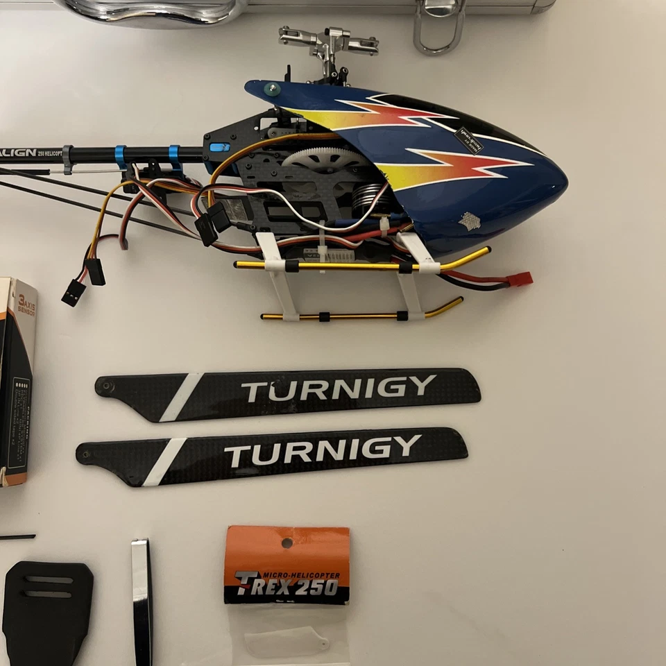 Align T Rex 250 plus RC Helicopter & case - Image 3 of 4