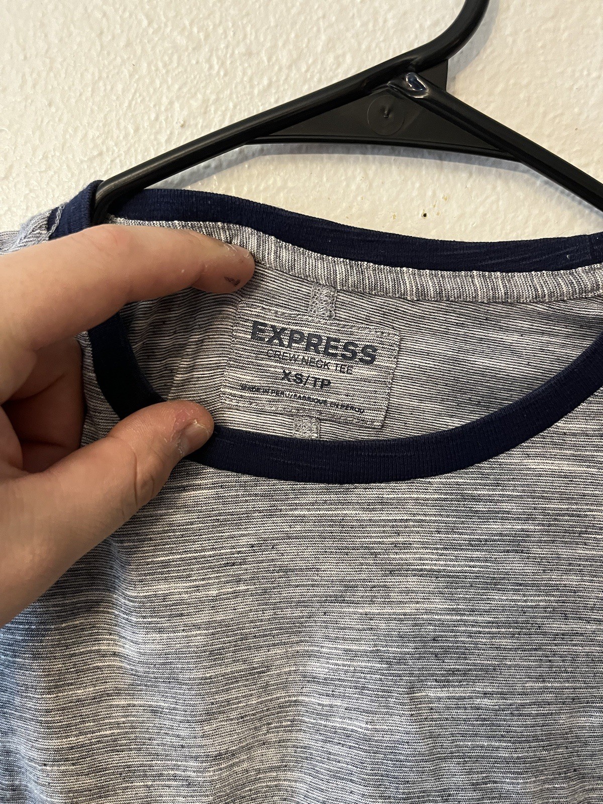 EXPRESS Crew Neck Tee Solid Solid Crew Neck T-Shi… - image 3