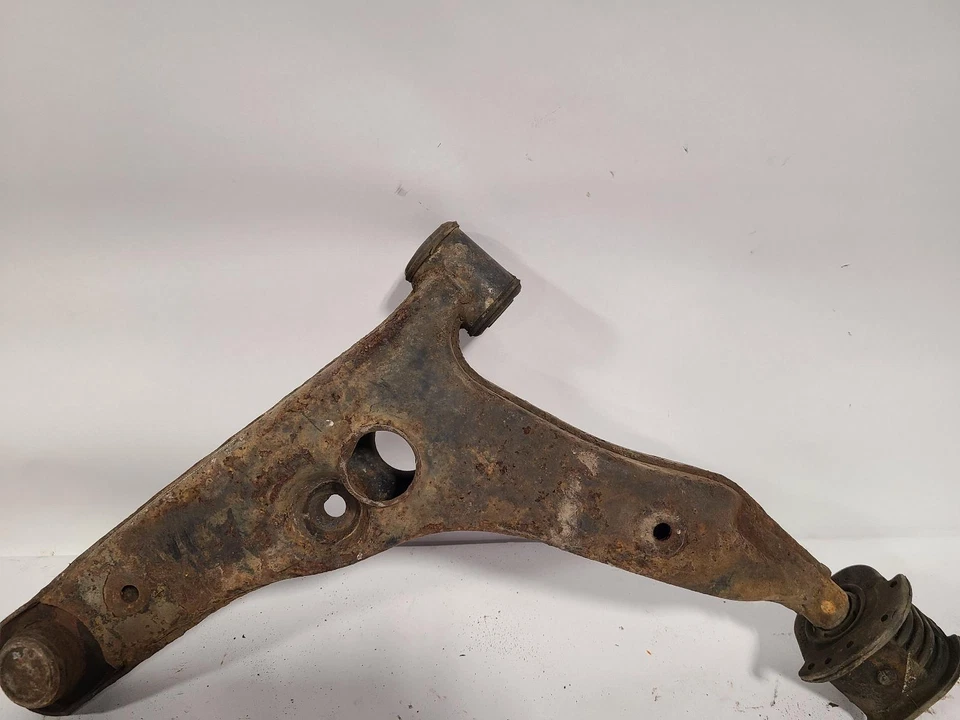 Brazo de control inferior inferior delantero derecho usado delantero se adapta a: Chrysler New Yorker 1993 (f Foto 2 de 4