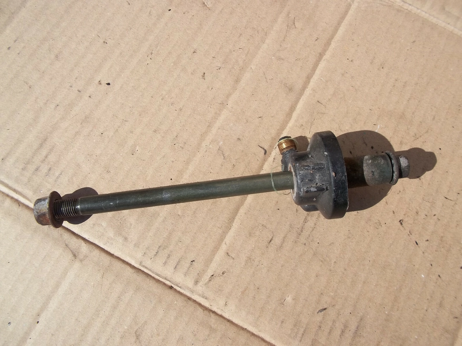 50 Db50qt-32 Viper  Front Wheel Spindle With Speedo Drive