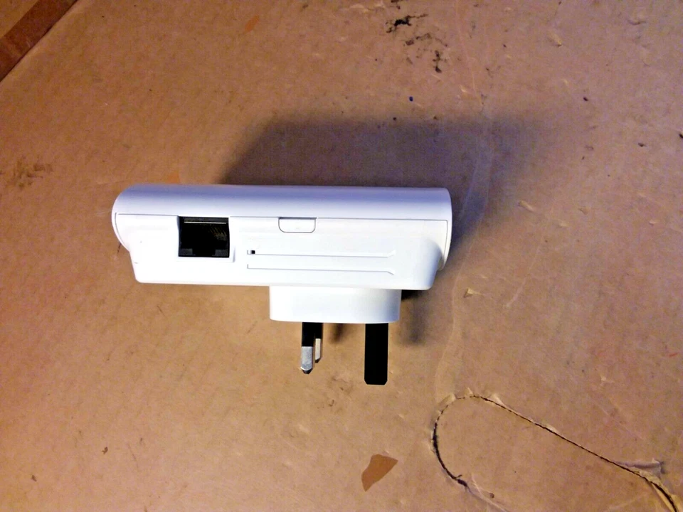D-Link DHP-306AV 200Mbps Single Port Ethernet Powerline Adapter White UK Plug - Image 2 of 4