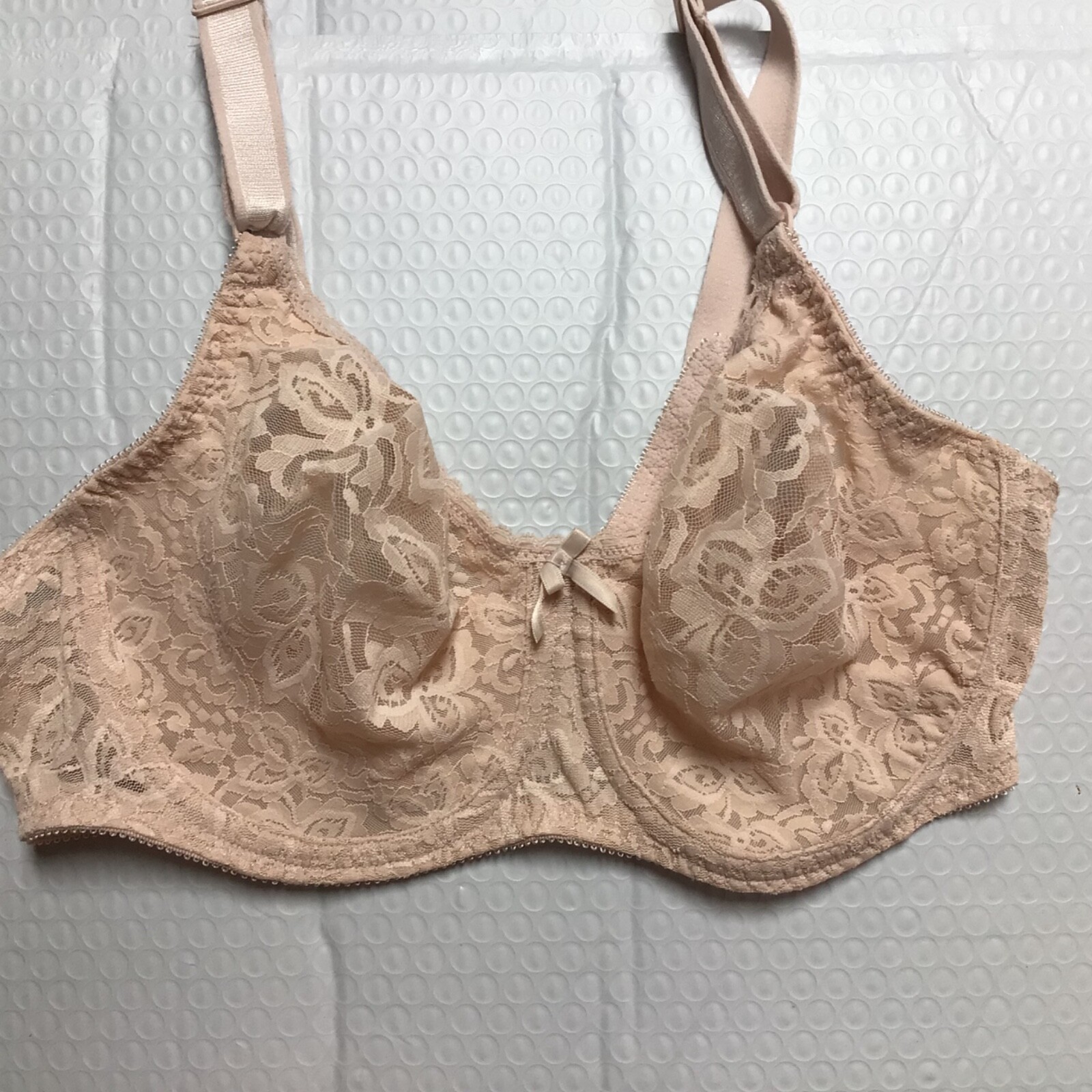 Bali Women's 34D Lace 'n Smooth Seamless Stretch Lace Underwire Bra