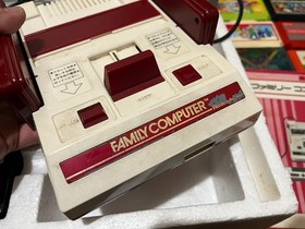 Nintendo Famicom Console with BOX and Manual, 10 Games 0104