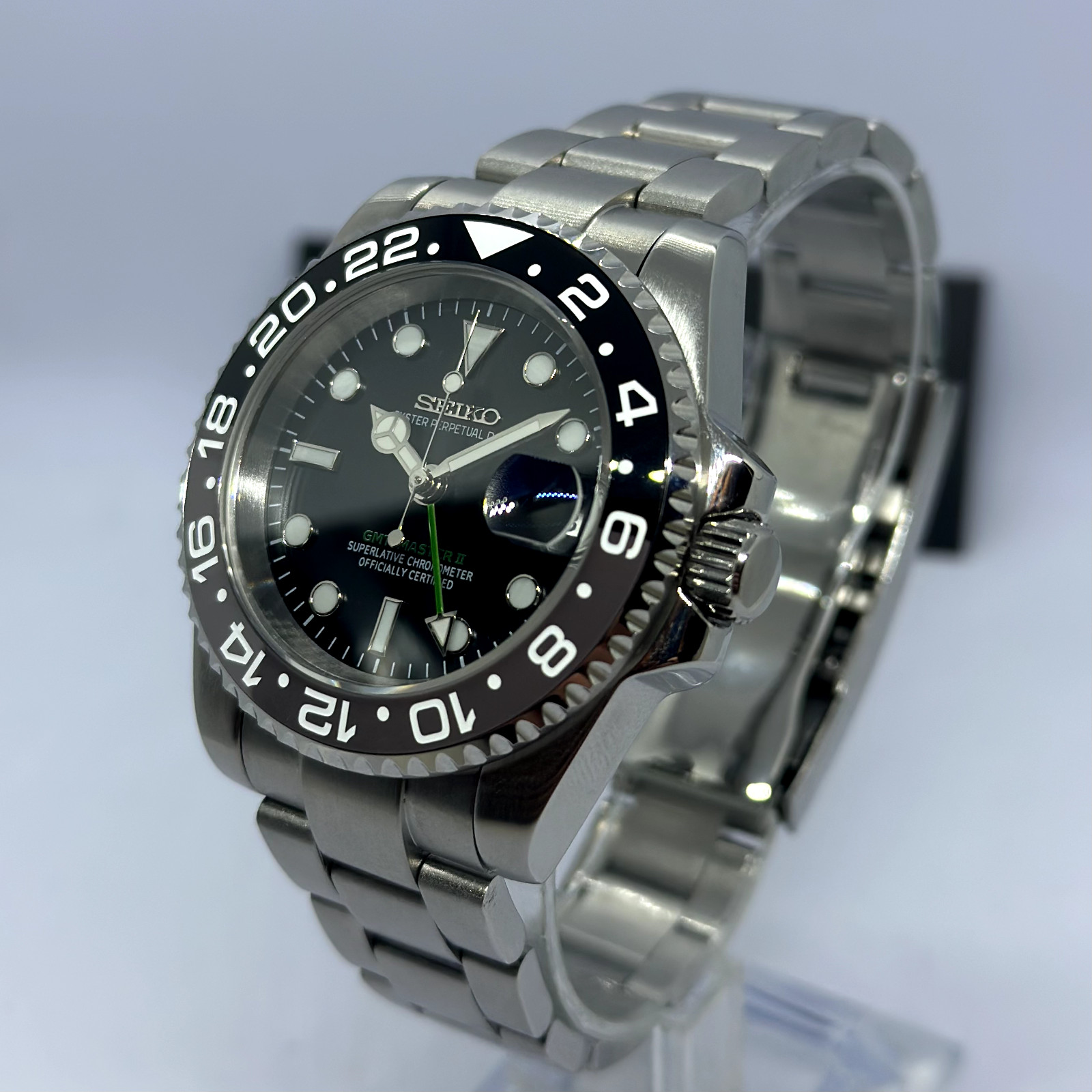 Bruce Wayne Seiko GMT NH34 / NH35 Mod - 40mm Automatic Watch - Oyster / Jubilee
