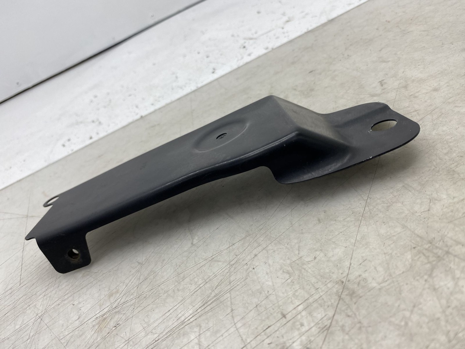 2010-2020 BENTLEY MULSANNE LEFT DRIVER SIDE PLENUM CHAMBER COVER PANEL BRACKET