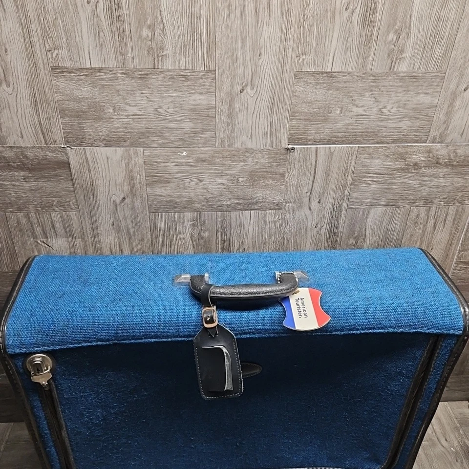 Vintage Skyway Luggage Plaid Tweed Blue Lock from 70’s Suitcase 21 x 14 x 7" - Image 4 of 4