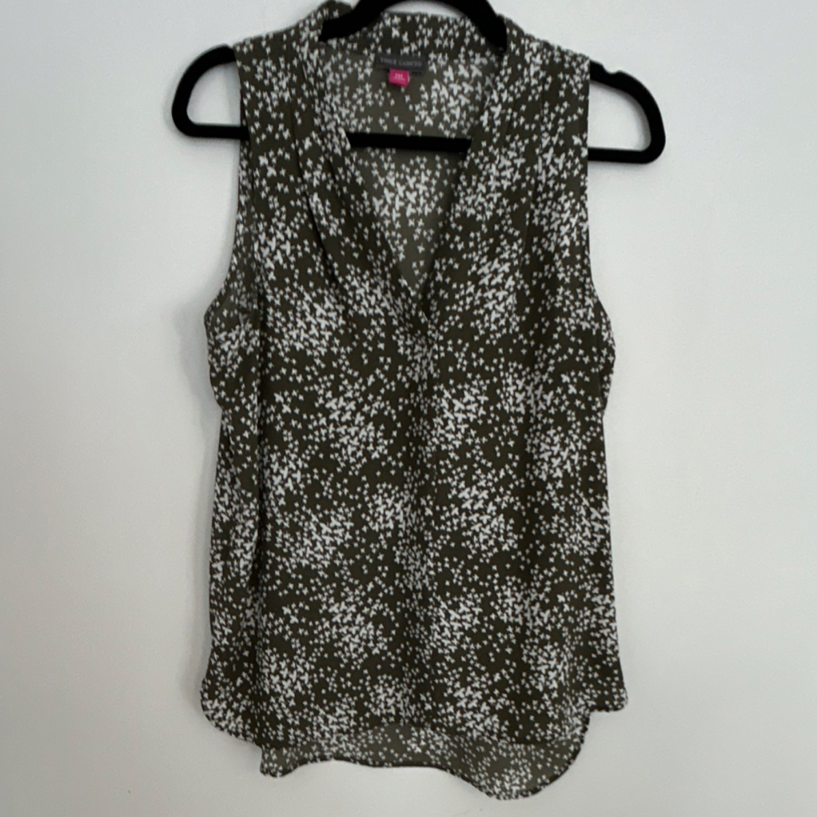 Vince Camuto Women's V-Neck Sleeveless Blouse, Size Medium. Olive Green