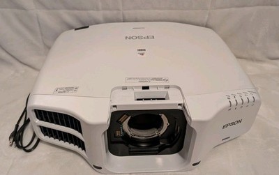 Epson Pro G7000W 3LCD WXGA 6500Lm Projector.  Lamp Works No Lens. Includes Cord