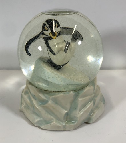 Happy Playful ~ Penguin Snow Globe Glass 1991 - Resin Iceberg Base - Picture 2 of 8