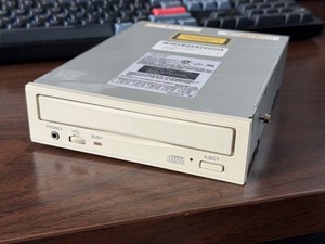 Matsushita CR-563-B CD-ROM Drive Vintage for parts/repair