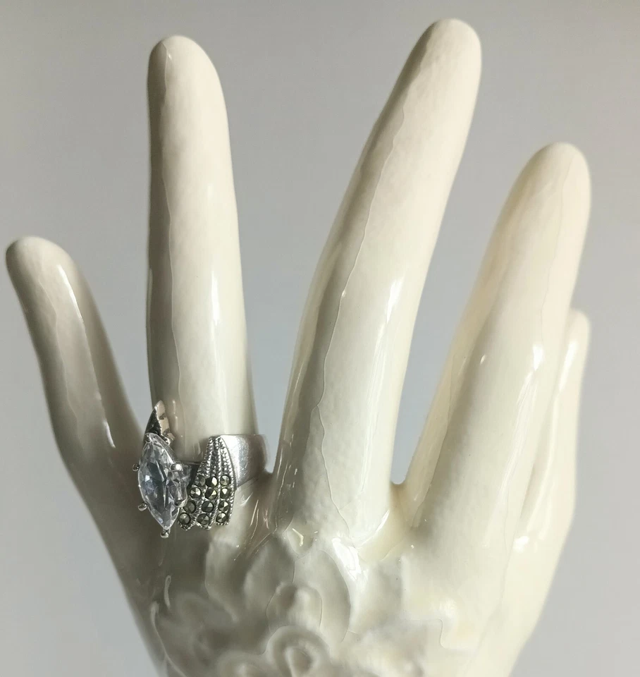 Sterling Silver Marquise Cut Glass Quartz Stone and Marcasite Statement Ring - Image 4 of 4