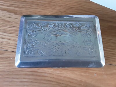Vintage silberfarbene Schmuckschatulle. Gravur. Erinnerungen Andenken. Metall. Gefüttert 