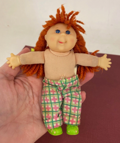 Vintage Mattel 1995 - CABBAGE PATCH KIDS - Mini 10cm Soft Bodied Doll #2 - Zdjęcie 1 z 5