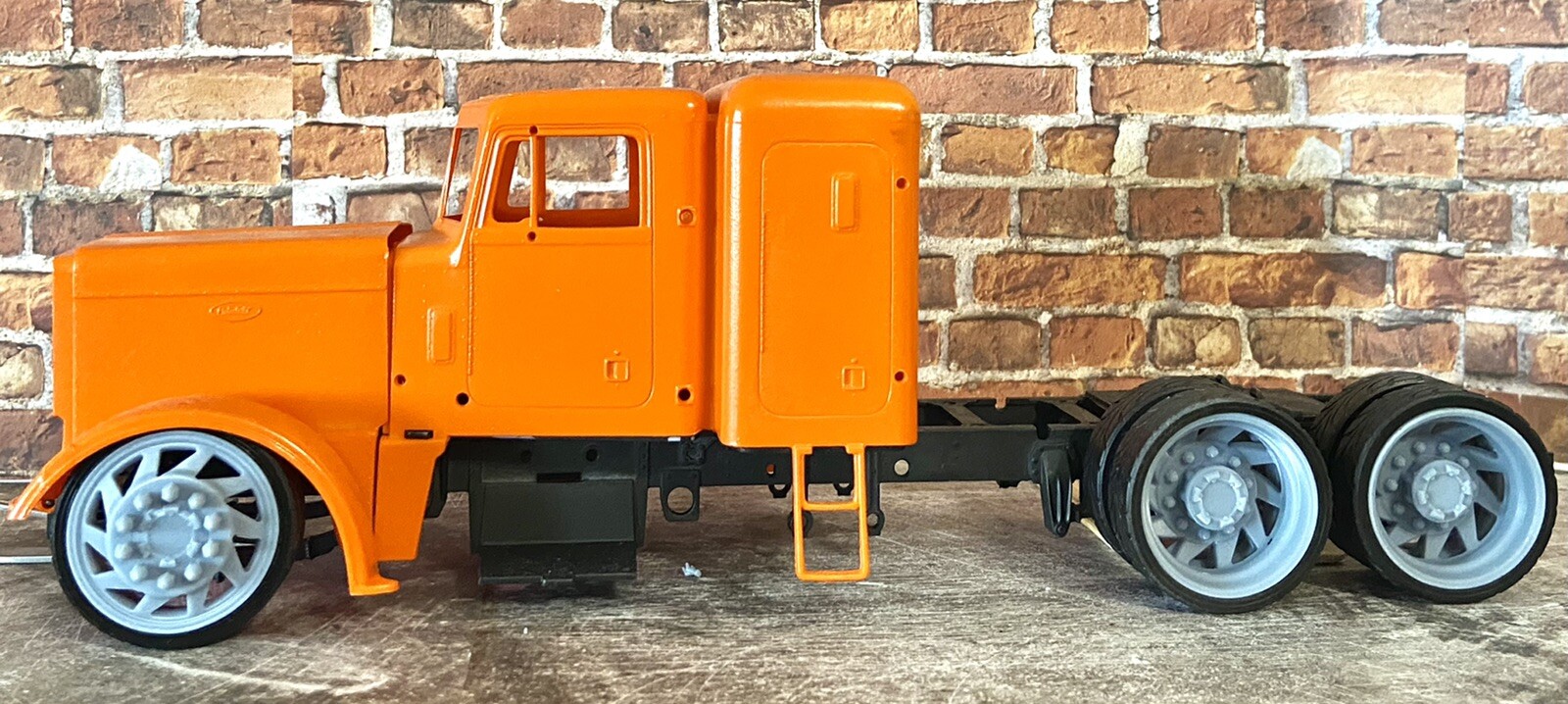 Resin 1/24 Scale 32inch “Shaker” Semi Truck Wheels W/Low Profile