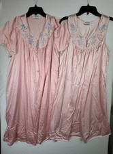 Vtg Vanity Fair Pink Nightgown  Robe LARGE floral embroidered USA MADE 70s/80s
