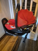 Cybex cloud ZI platinum car seat and 360 isofix base. 