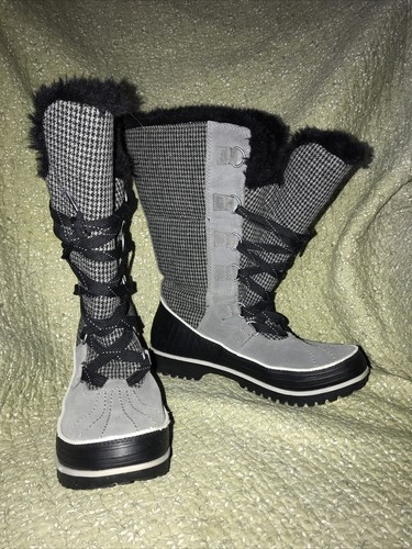 Sorel Waterproof faux fur lined boots size 8.5