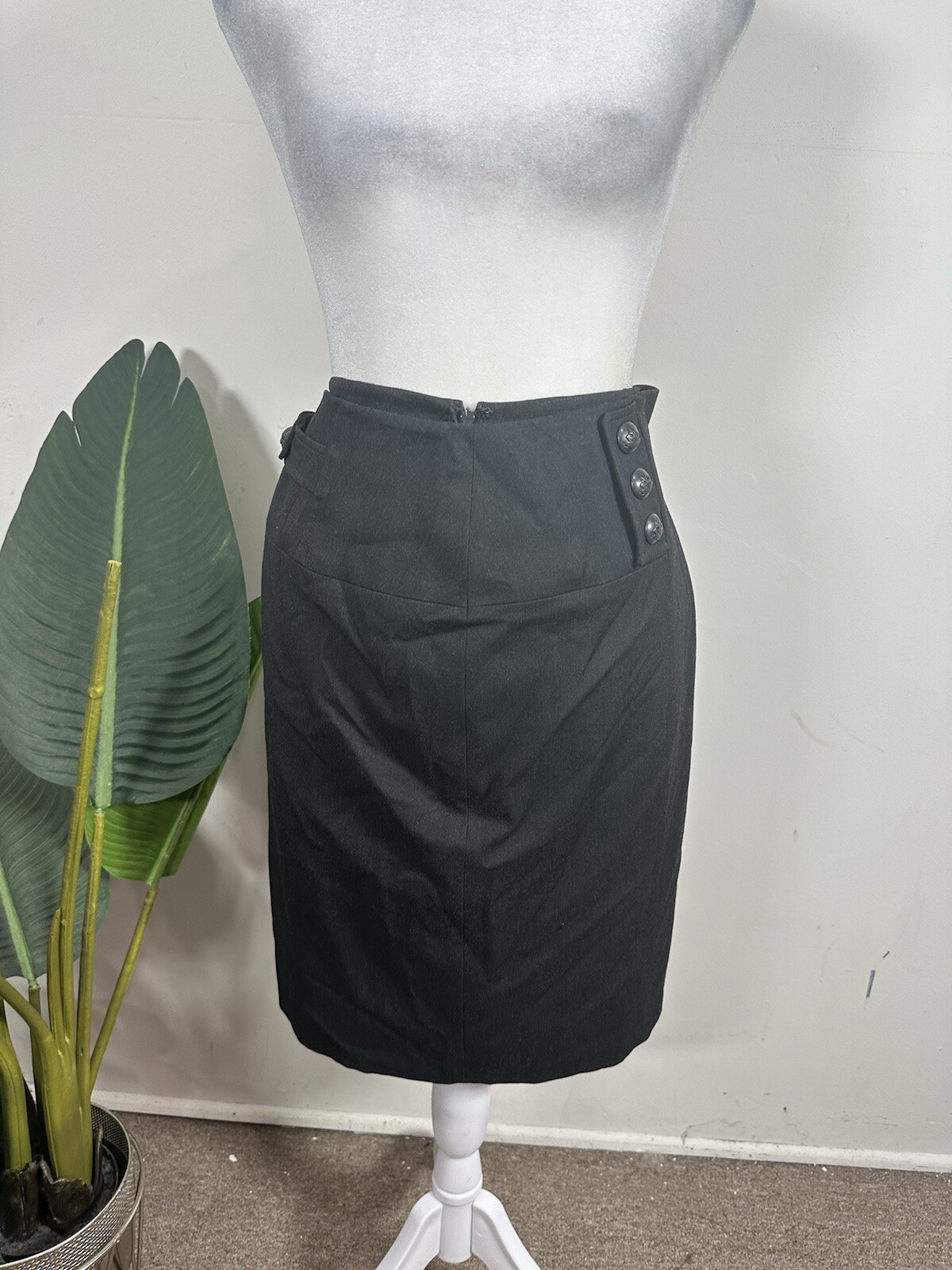 Women’s Solid Colored Skirt Size 6 - image 2