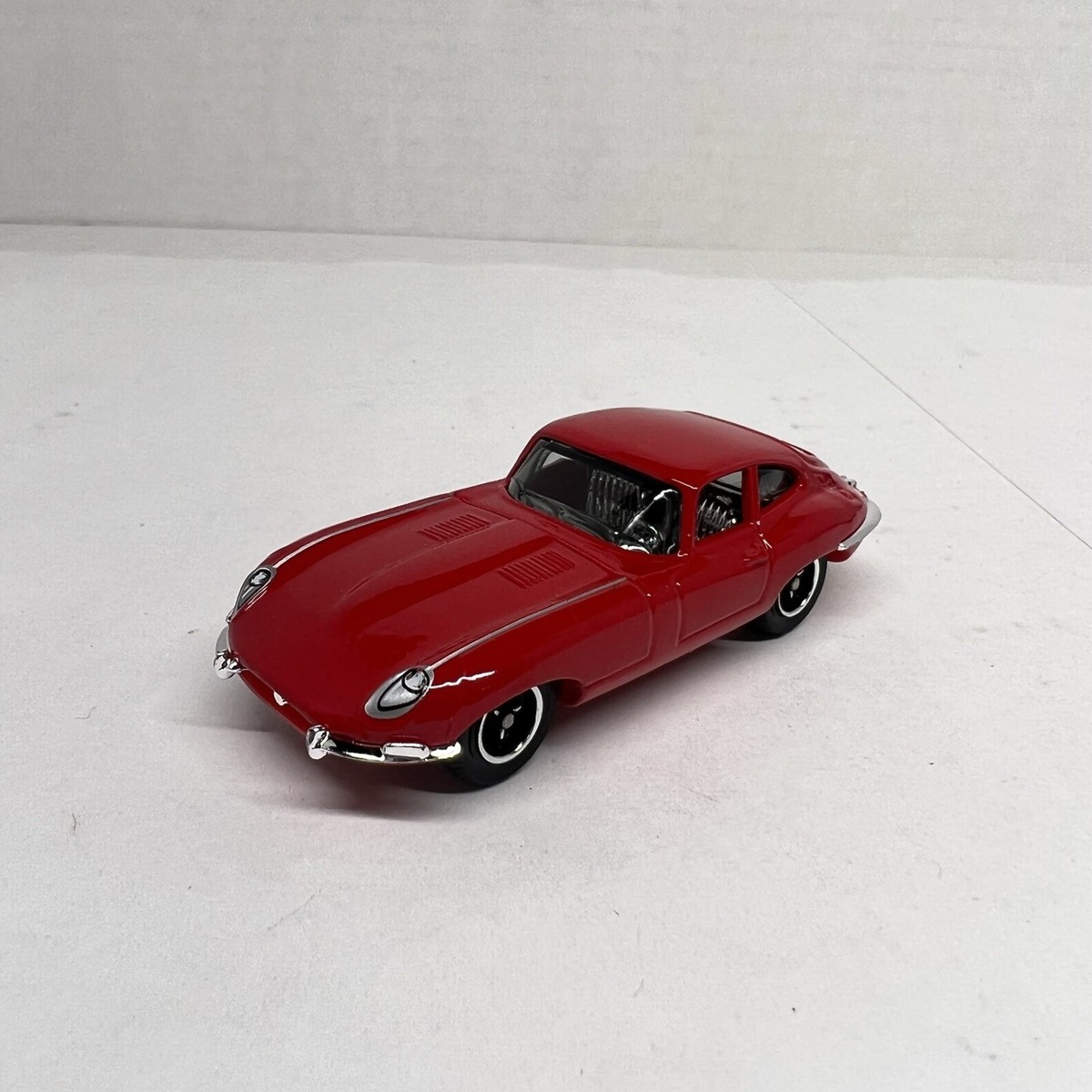 2005 Matchbox 1961 E-Type Jaguar Coupe Red MB688 | eBay