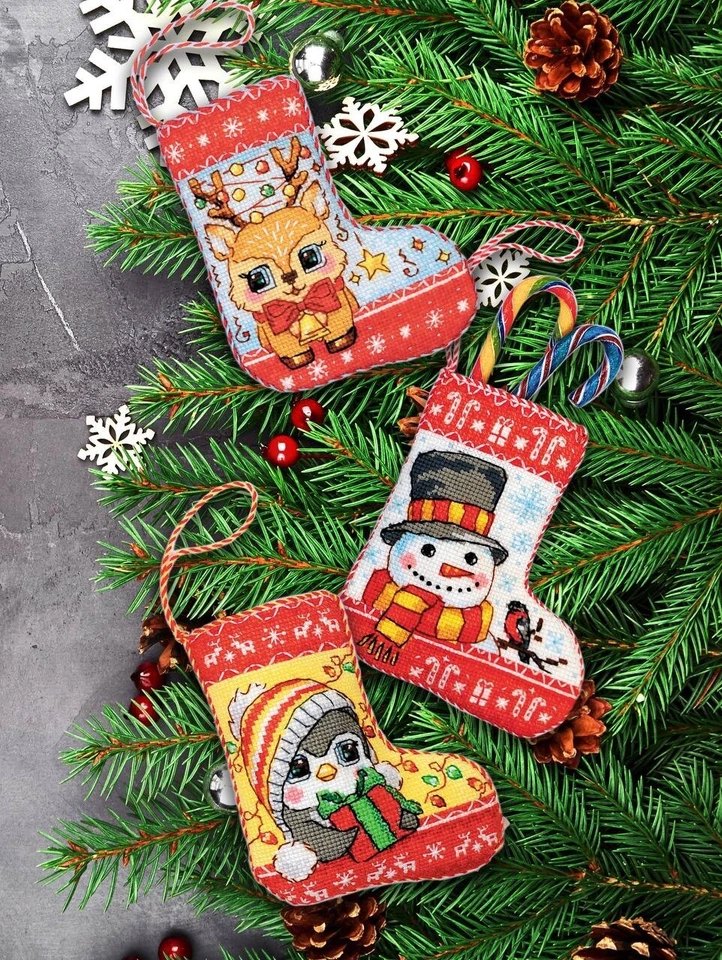 RIOLIS Counted Cross Stitch Kit 2239AC Weihnachtsstrümpfe, Set für 3 Strümpfe - Bild 4 von 4