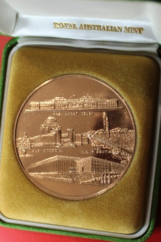 * ROYAL AUSTRALIAN MINT CANBERRA MEDAL CASED LARGE 60MM IN COPPER PLATE - Picture 7 of 9