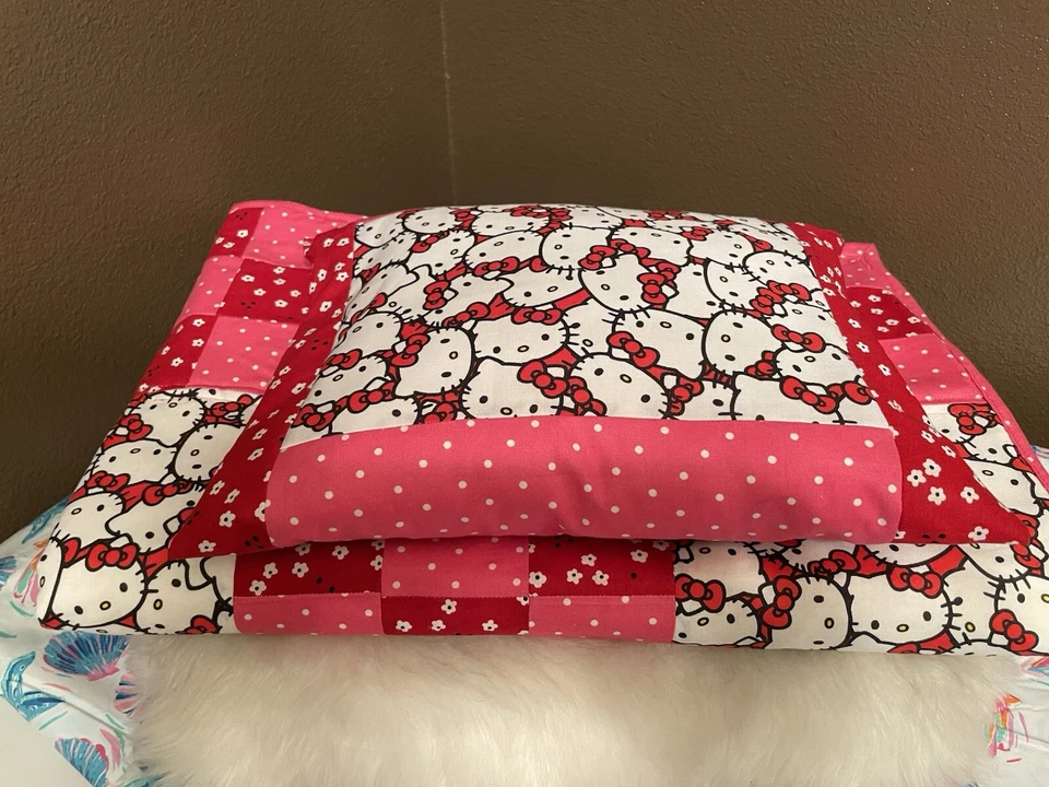Manta/almohada para niños pequeños Hello Kitty, súper suave única hecha a mano Foto 4 de 4