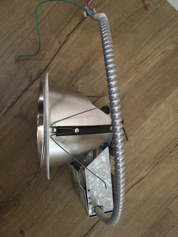 LUCES EMPOTRADAS THOMAS LIGHTING 6” Muelles usados (para conexión rápida incl.) Foto 3 de 3